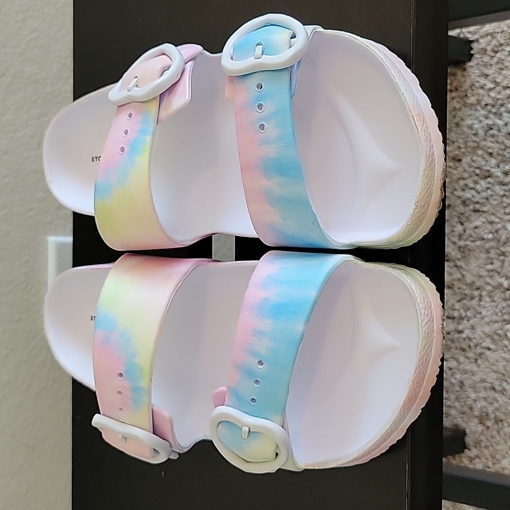 Size 6 Stoney Clover Lane × Target rainbow tie-dye slide sandals